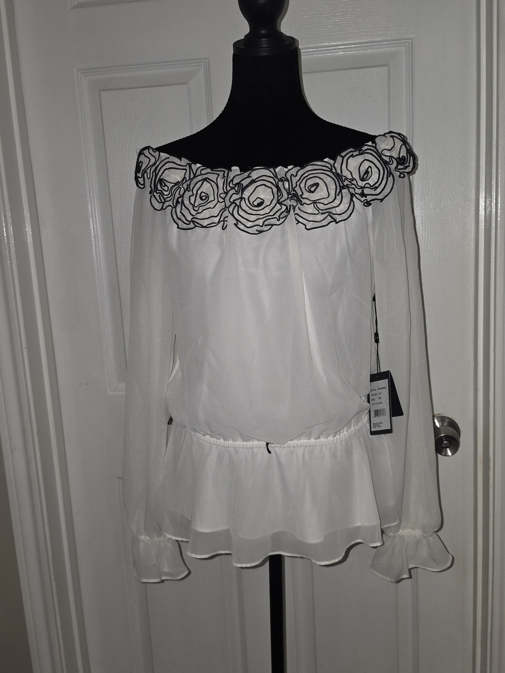 NWT Adrianna Papell Ivy White Off-Shoulder Blouse with Black Rose Appliqué